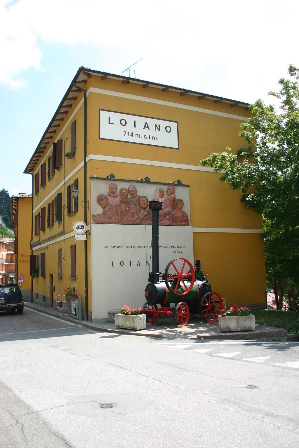The Wall of Travelers, Loiano - 02.JPG